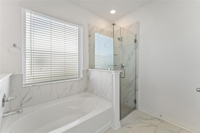Building Photo - 550 Long Beach Bay Dr