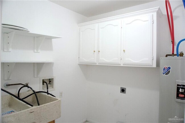 Building Photo - 26 Cedar Ave