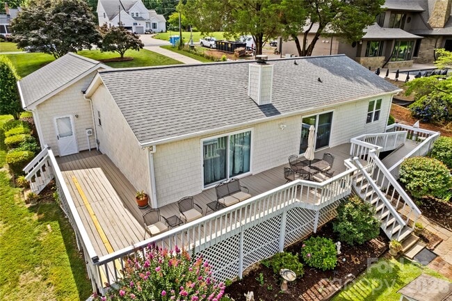 Building Photo - 147 Bain Ln