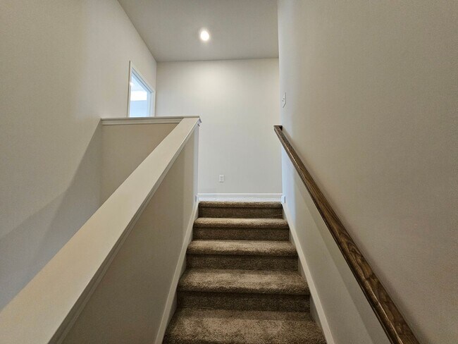 Building Photo - Like New Townhome in Mint Hill