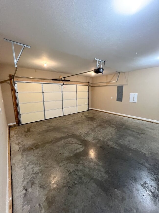 Building Photo - 358 Chalet Cir