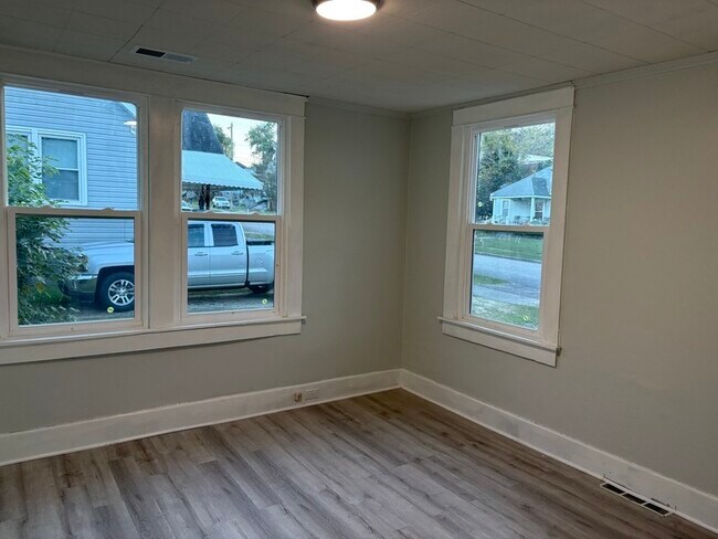 Building Photo - 225 Poplar St