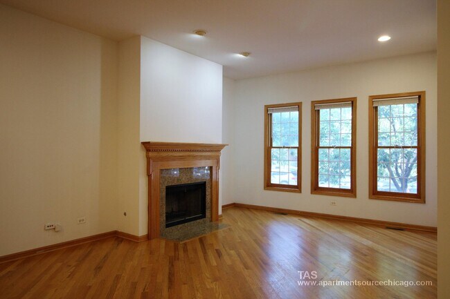 Building Photo - 1321 W Belmont Ave