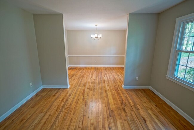 Building Photo - Sublease: Available 7/22/25 Beautiful 4/2 ...