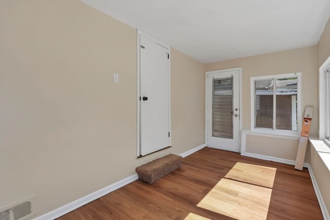 Building Photo - Newly Refreshed 3-Bed Bungalow with Bonus Sunroom & Finished Attic – Columbus Living!