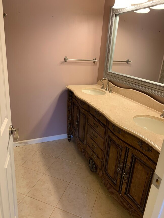 Building Photo - 412 Sandhurst Cir