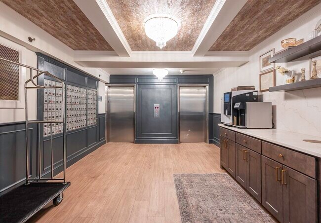 Building Photo - 130 Bowdoin St