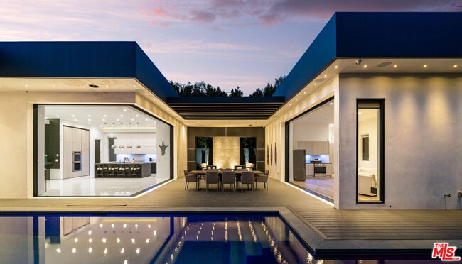 Building Photo - 4458 Mammoth Ave