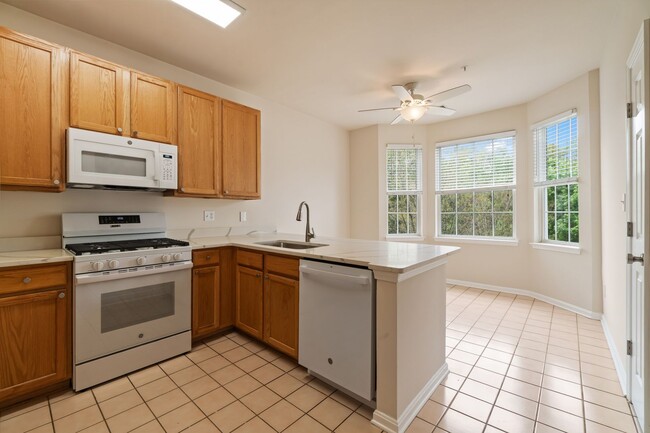 Building Photo - 3 bedroom CONDO in Annapolis.