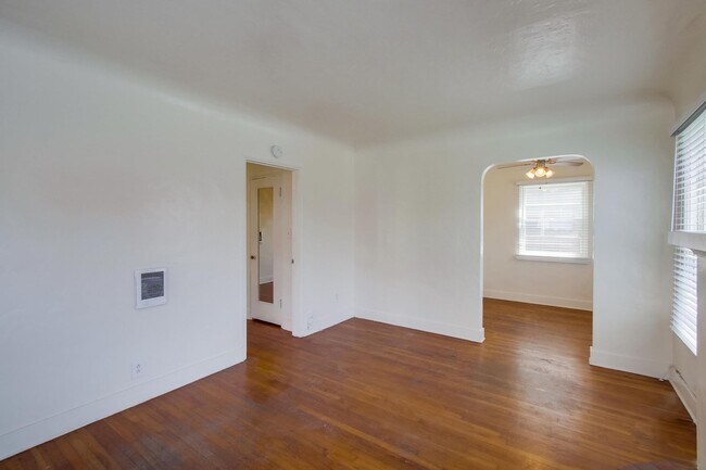 Building Photo - Spanish Craftsman Garden Apartments Bankers Hill