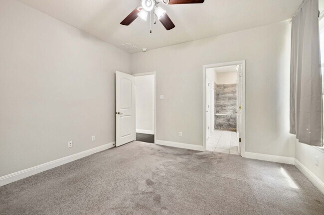 Building Photo - Fantastic 3 Bedroom, 2.5 Bath, 2-Story Hom...