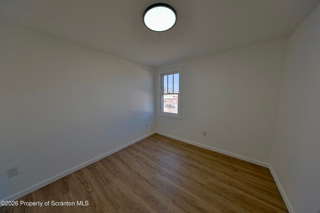 Building Photo - 318 W Main St