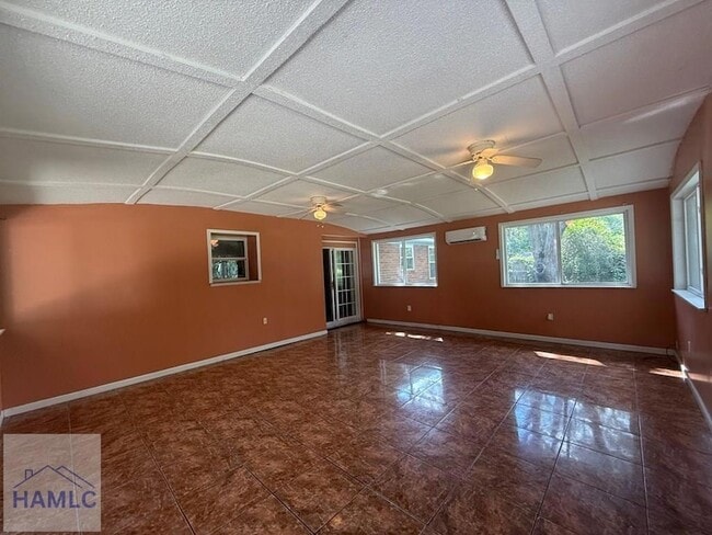 Building Photo - 814 Kelly Dr