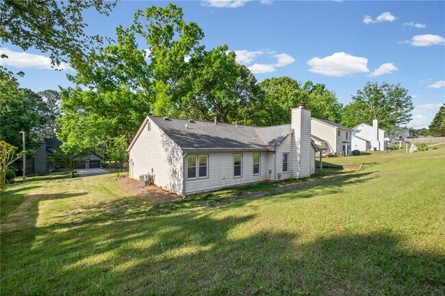 Building Photo - 1194 Meadow Oaks Dr NW