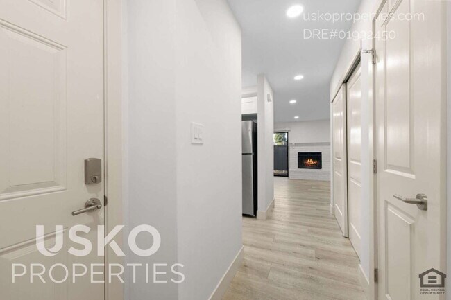 Building Photo - "Spacious 3-Bed Condo with 2 Baths in Citr...