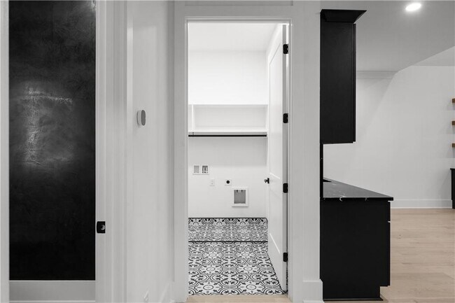 Building Photo - 409 Thunder Rd