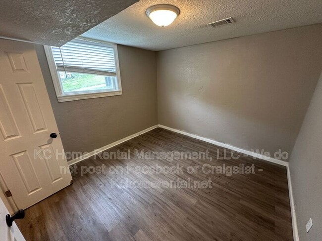 Building Photo - 300 Hill St