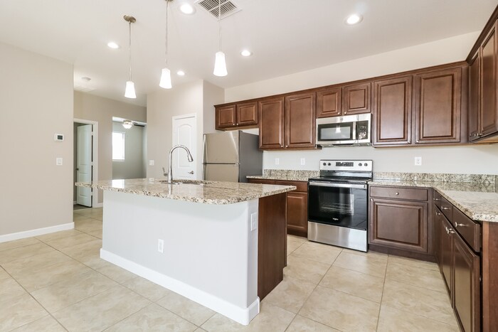 Building Photo - 23775 W Magnolia Dr