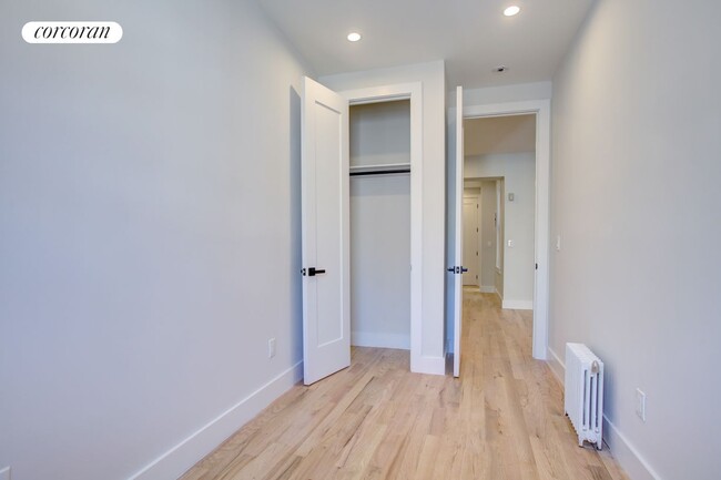 Building Photo - 206 W 96th St