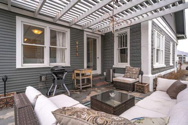 Building Photo - Historic Wenatchee Home 3 Bedroom 2 Bath