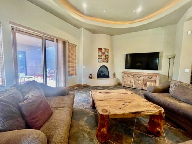 Building Photo - Beautiful Fully Furnished home in an Exclu...