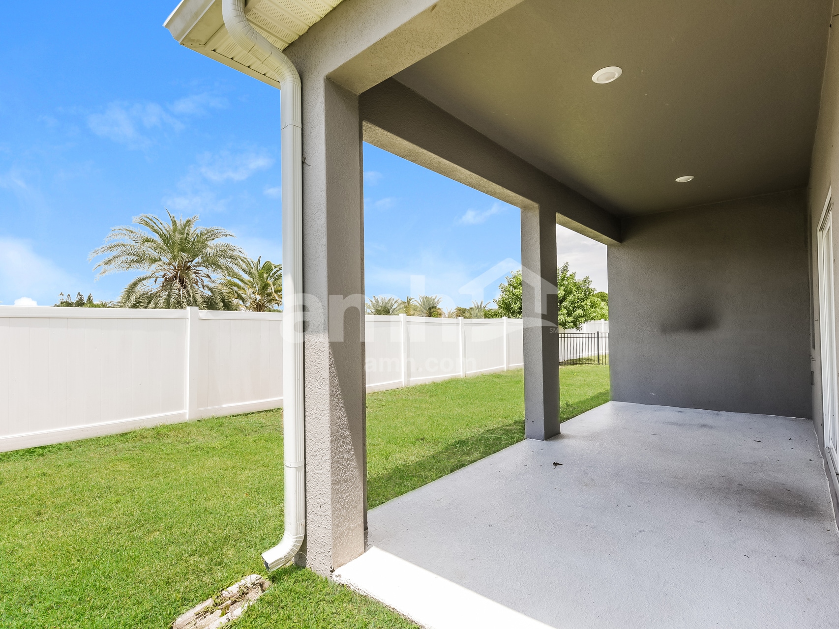 Building Photo - 323 Pine Terrace Dr