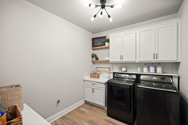 Building Photo - 212 Blaze Blvd