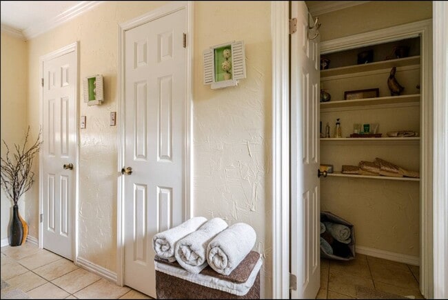 Building Photo - 2526 Creekway Cir