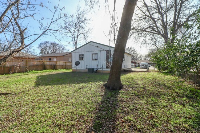 Building Photo - 1309 Greenwood Ave