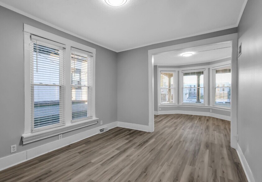 Building Photo - 3860 Dodge St