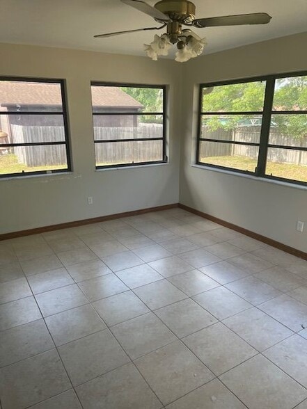 Building Photo - 724 Montclair Terrace