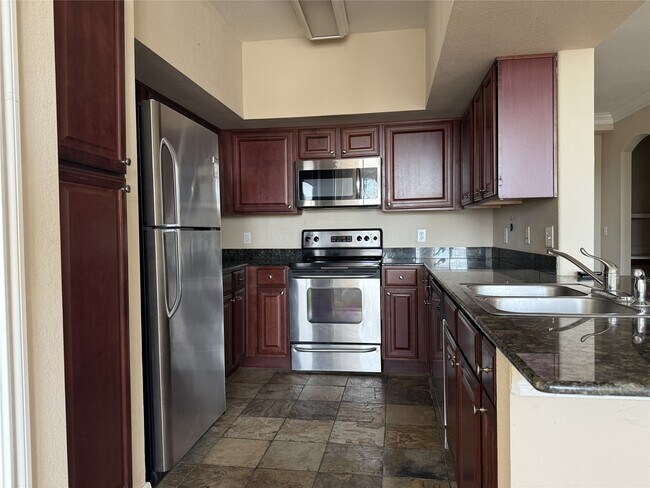 Building Photo - 7575 Kirby Dr