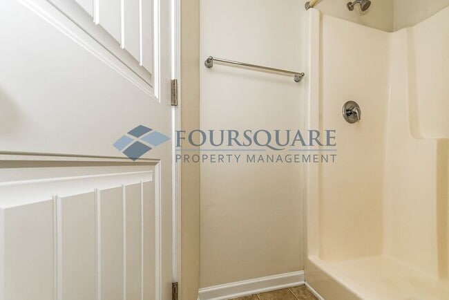 Building Photo - Townhome | Washer/ Dryer Included |Fenced ...