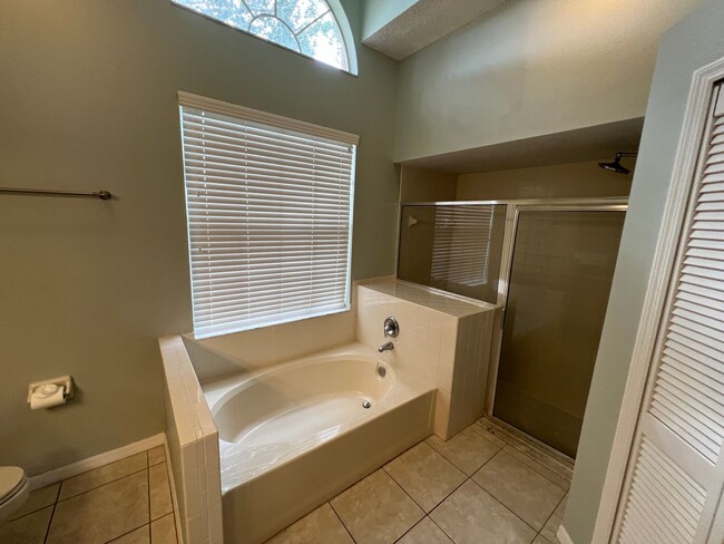 Building Photo - Fountain Lakes Community