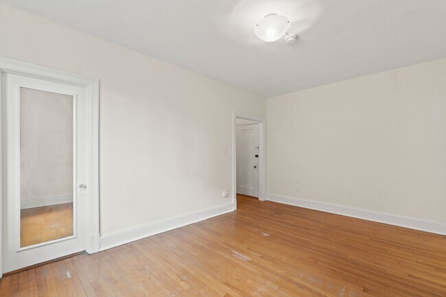 Building Photo - Adams Morgan Condo | Studio | 1 Bath | 300 Sf