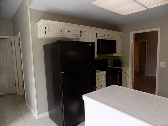 Building Photo - 4602 Cherry Tree Terrace