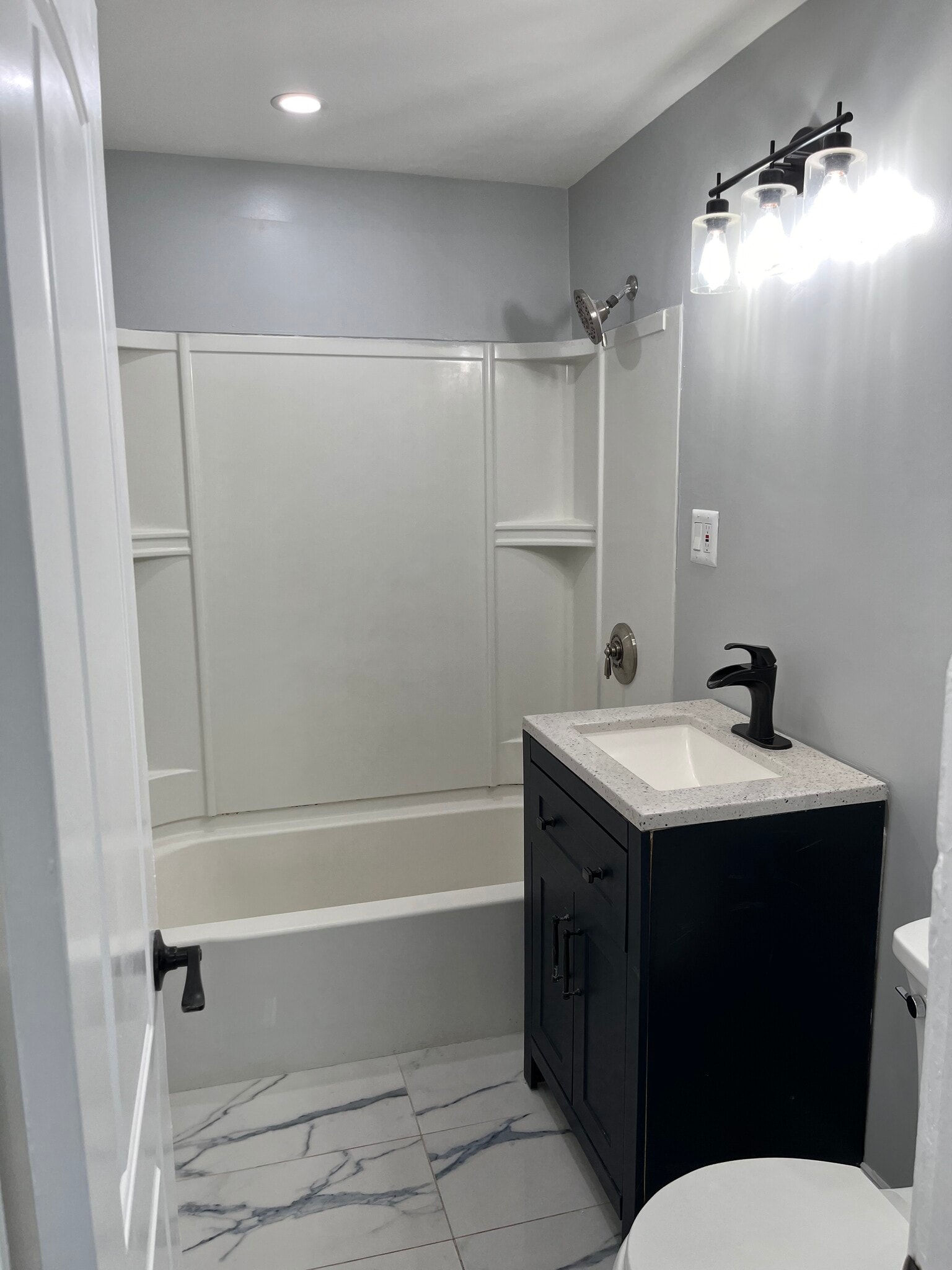 Building Photo - 114 Tenney St