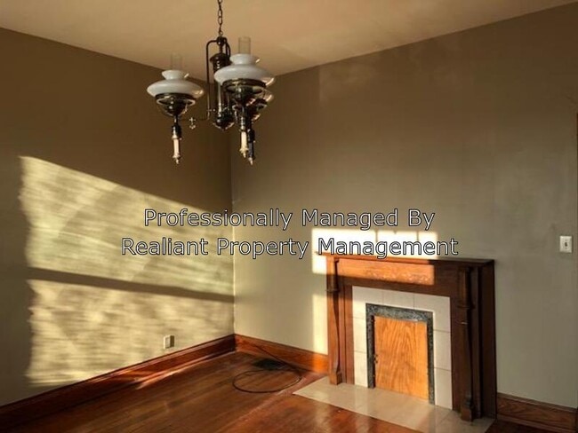 Building Photo - 244 Linden Ave