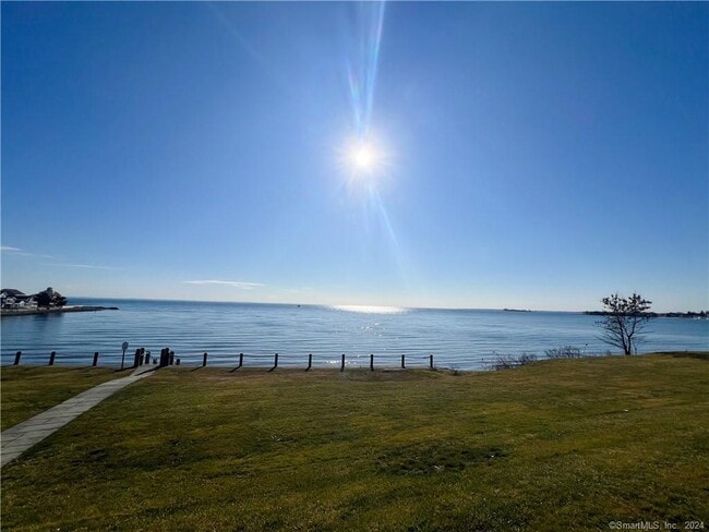 Building Photo - 185 Melba St