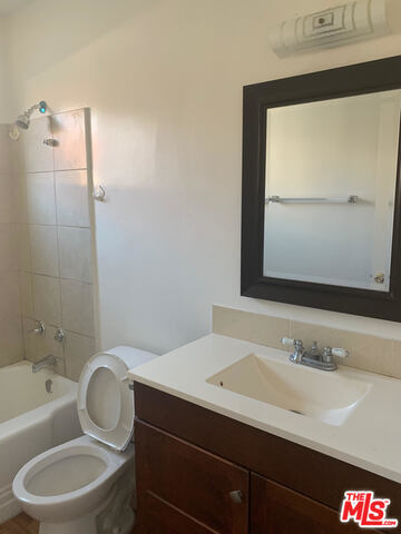 Building Photo - 832 S Gramercy Pl