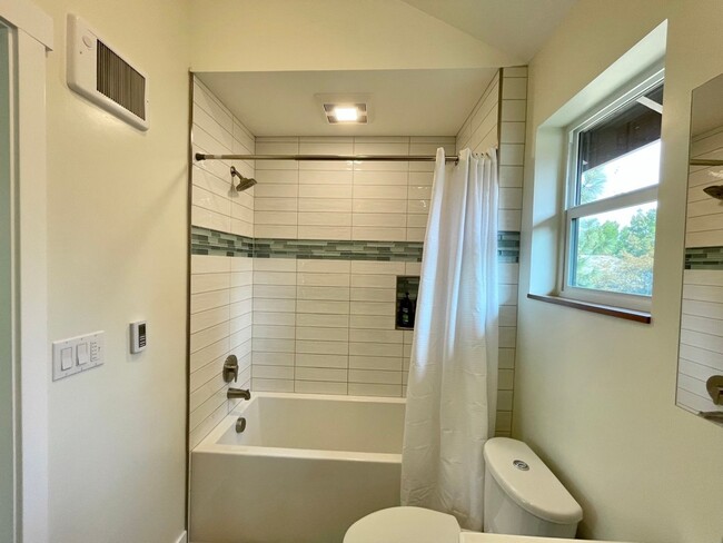 Building Photo - Efficient 2 Bed/2 Bath ADU in Sellwood