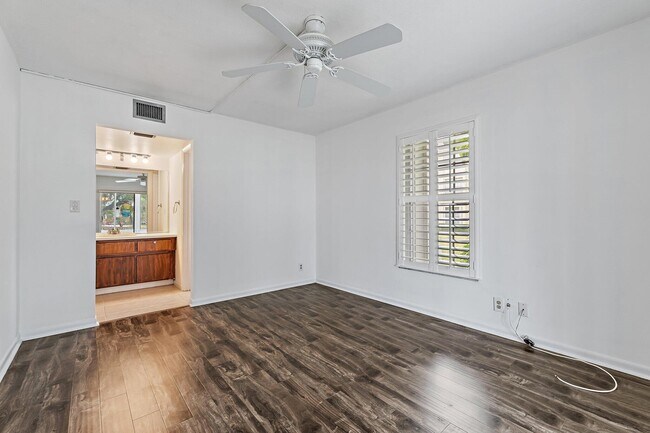 Building Photo - 5570 Tamberlane Cir