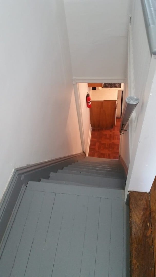 Building Photo - Large home for family!