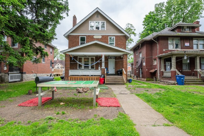 Building Photo - 237 E 18th Ave