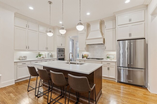 Building Photo - 1036 Clifton St