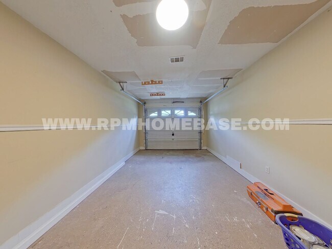 Building Photo - Charming 3-Bedroom Home in Crestview with Modern Features!