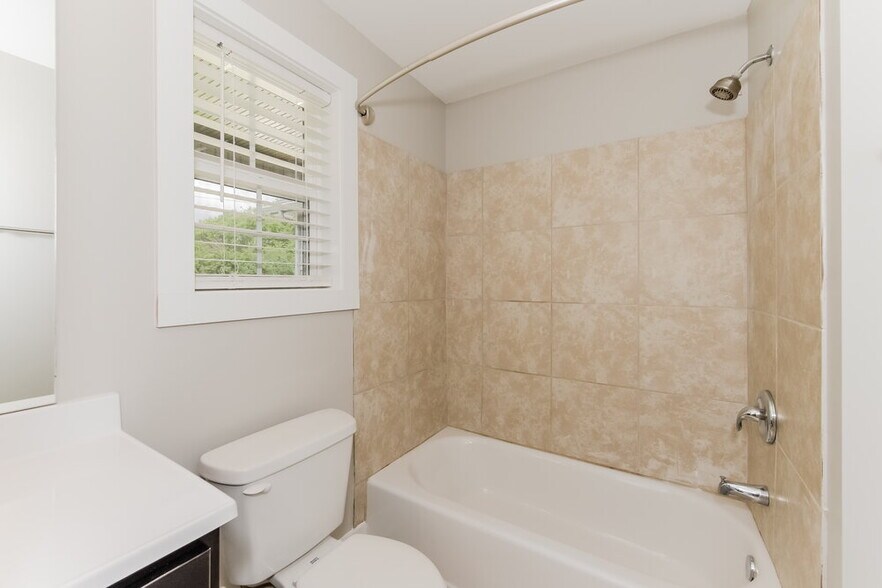 Building Photo - 1724 Brick Ct