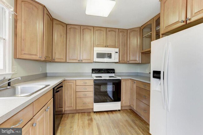 Building Photo - 1759 N Cliff St