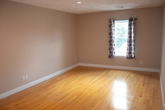 Building Photo - 4 Humphrey St