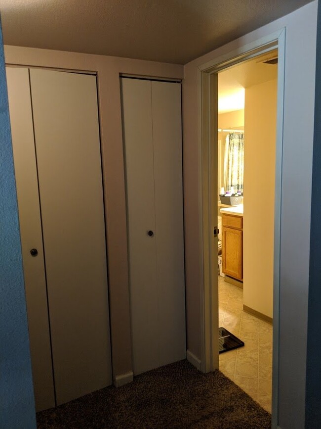 Building Photo - Adorable 1BR/1BA in Lowry Neighborhood! AV...